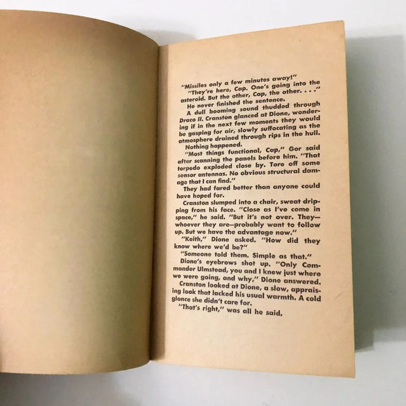 Vtg Miracle Visitors by Ian Watson and  The Galactic Invaders by James R Berry - Picture 13 of 16